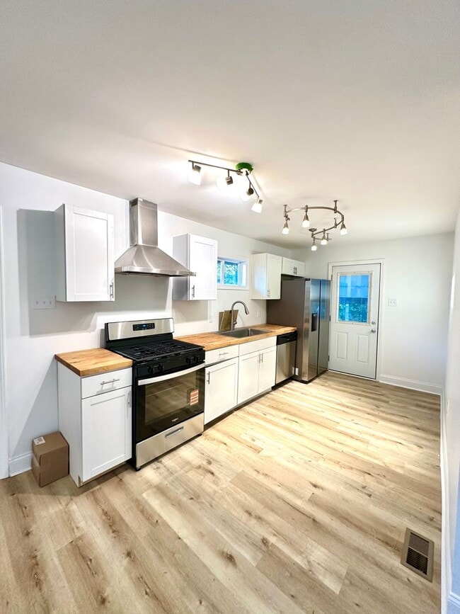 Building Photo - 4 Bed/1 Bath Home in Penn Hills-Completely Remodeled! Available Now