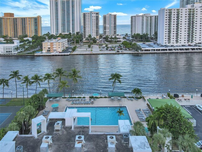 Photo - 1000 Parkview Dr Unidad Smile