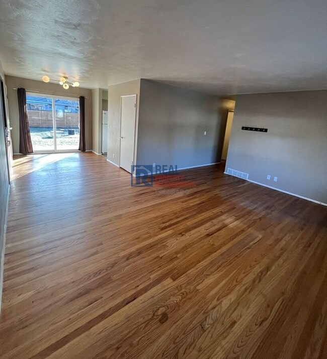 Photo - 2013 W Lake St