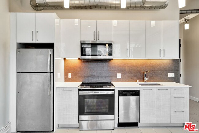 Photo - 939 S Broadway Unit 802