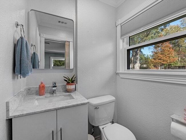 Photo - 712 Barbara St