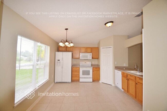 1556 Deerfield Ave