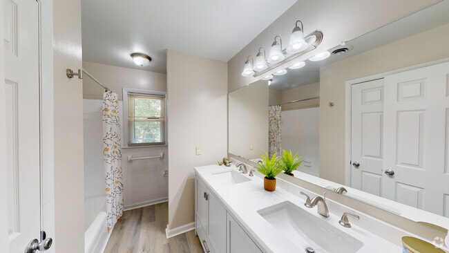Williamsburg- 2BR, 1BA Garden