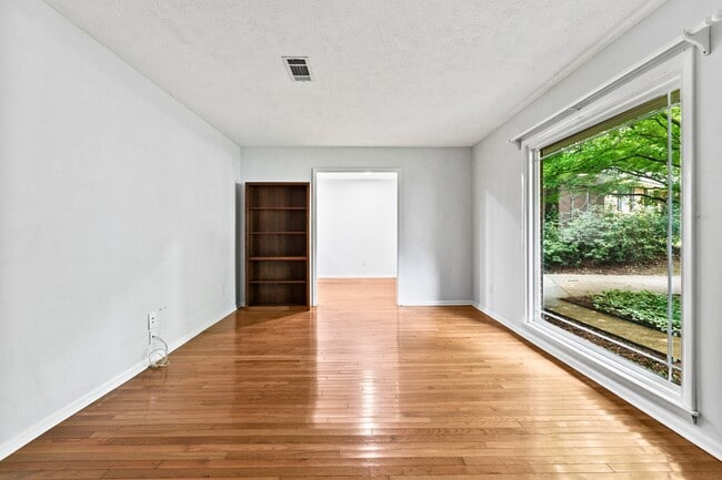 Photo - 1344 Peachtree Cir
