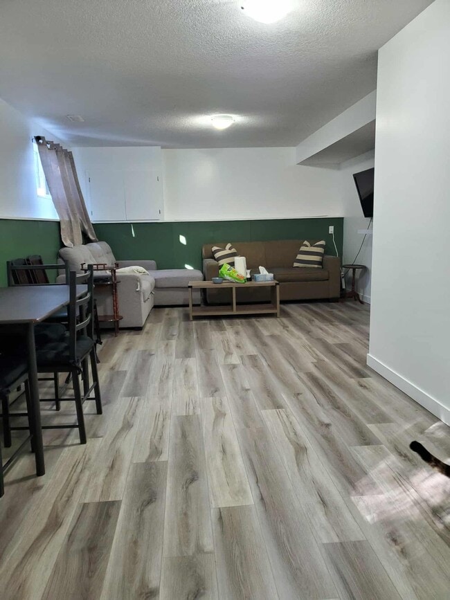 Building Photo - 2746-3002746 Quince St