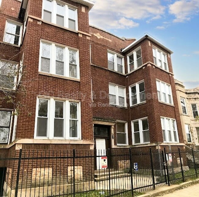 Building Photo - 6031 S Eberhart Ave Unit 2