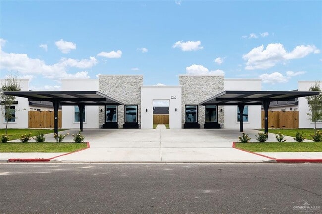 Building Photo - 12 Selena St Unit 2