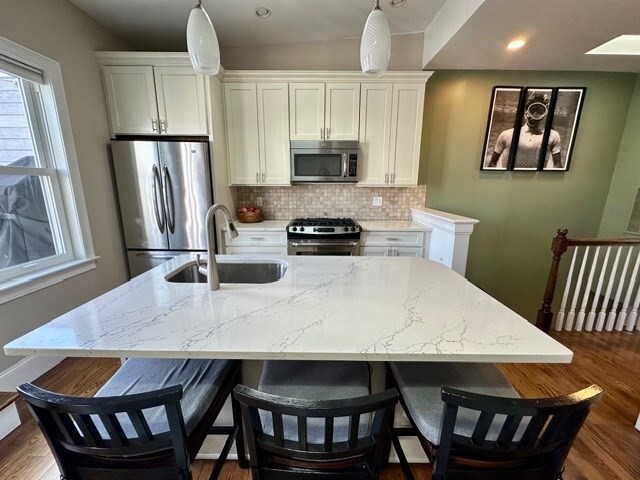 Building Photo - 180 W Seventh St Unit 3