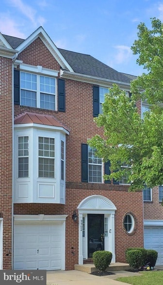 Building Photo - 9902 Woodview Dr Rental