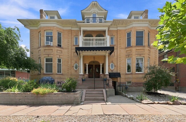 Building Photo - $1,720.95 with $300 off the first month rent, 1 Bed - 1 Bath, Condo in Denver with All Utilities ... Unit 5
