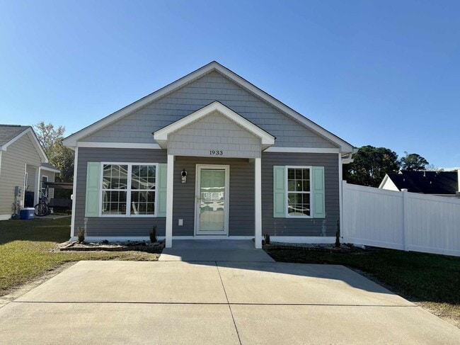 Building Photo - Move-In Ready 2 Bedroom, One Story Home – ...