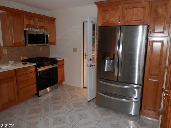 331 Boxwood Ct