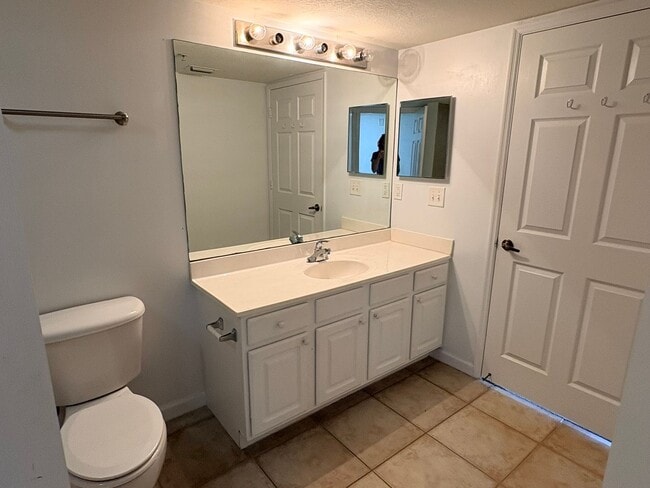 Photo - 2/2 Condo for Rent in Fort Myers