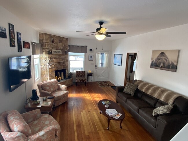 Building Photo - 285 1st Ave E N