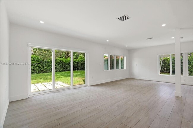 Photo - 4020 Riviera Dr