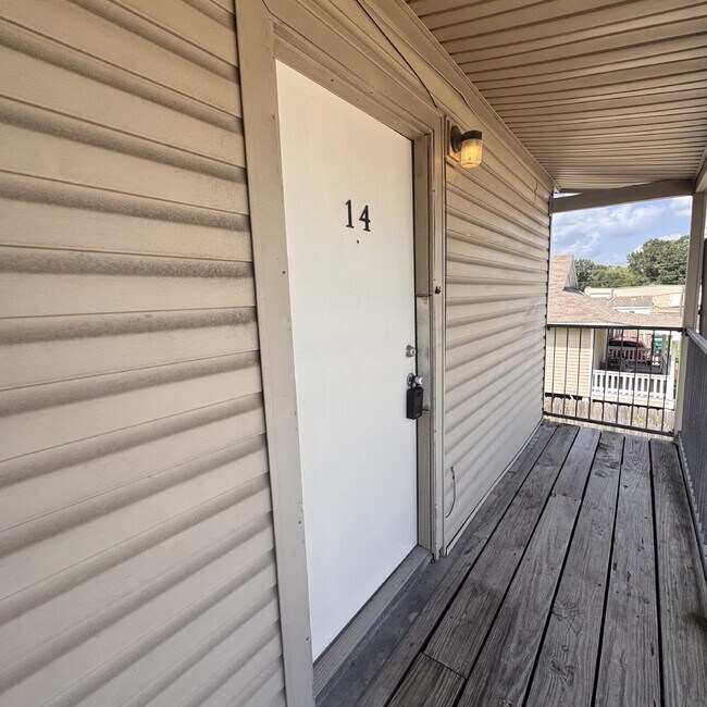 Building Photo - Welcome home to your 2 Bedroom | 1 Bathroom Apartment located in Nederland, TX. Unit 14