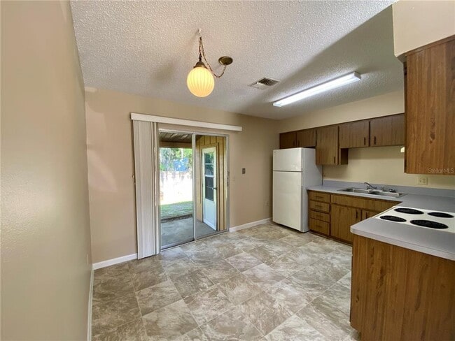 Photo - 20004 Suncrest Dr