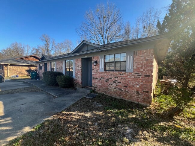 Building Photo - 4 Robin Dr