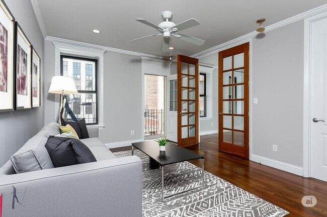 Building Photo - 346 E 18th St Rental