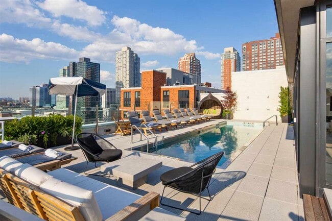 Building Photo - 160 1st St Unit 401