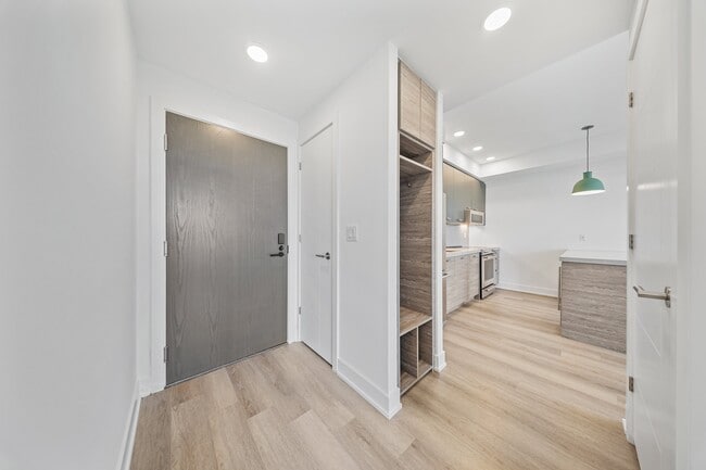 Photo - 484 Spadina Ave.