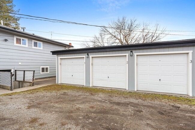 Photo - Modern 2BR Suite – Newly Furnished, Pet-Fr...