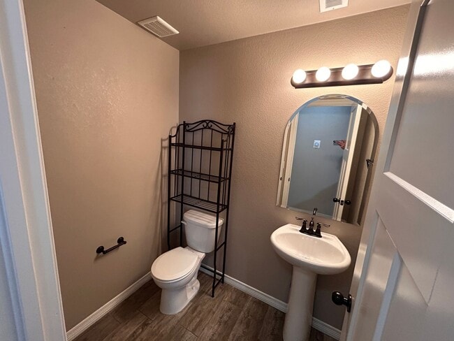 Photo - 3 Bed 3 bath house in The Glen At Widefield!