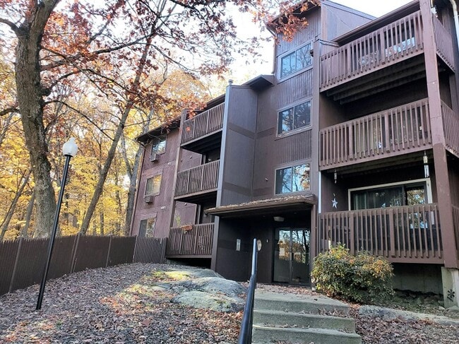Building Photo - Fabulous 2 bed 2 bath Sunderland Heights C... Unit 21 Rental