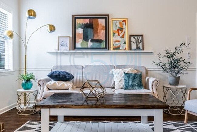 Photo - Attn: Pilots! 3BR 2BA Crashpad!