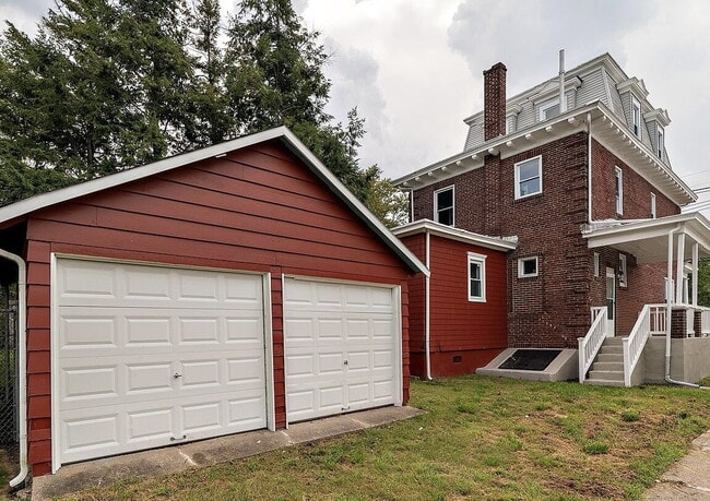 Photo - "Charming 3-Bedroom Haven with Elegant Gra...