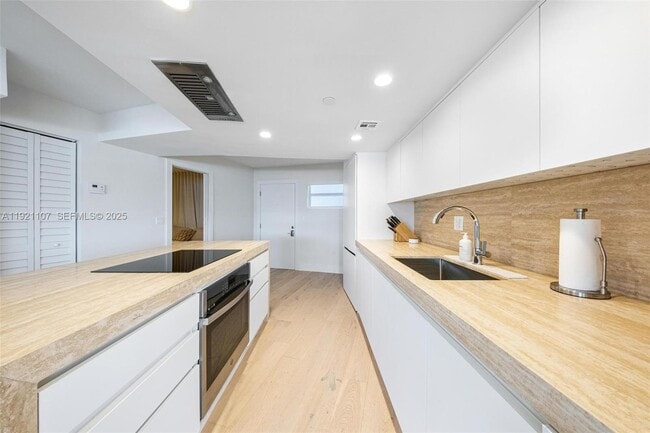 Photo - 1881 Washington Ave Unidad 14F