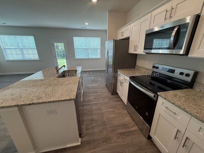 Photo - 1106 Broholmer Ln