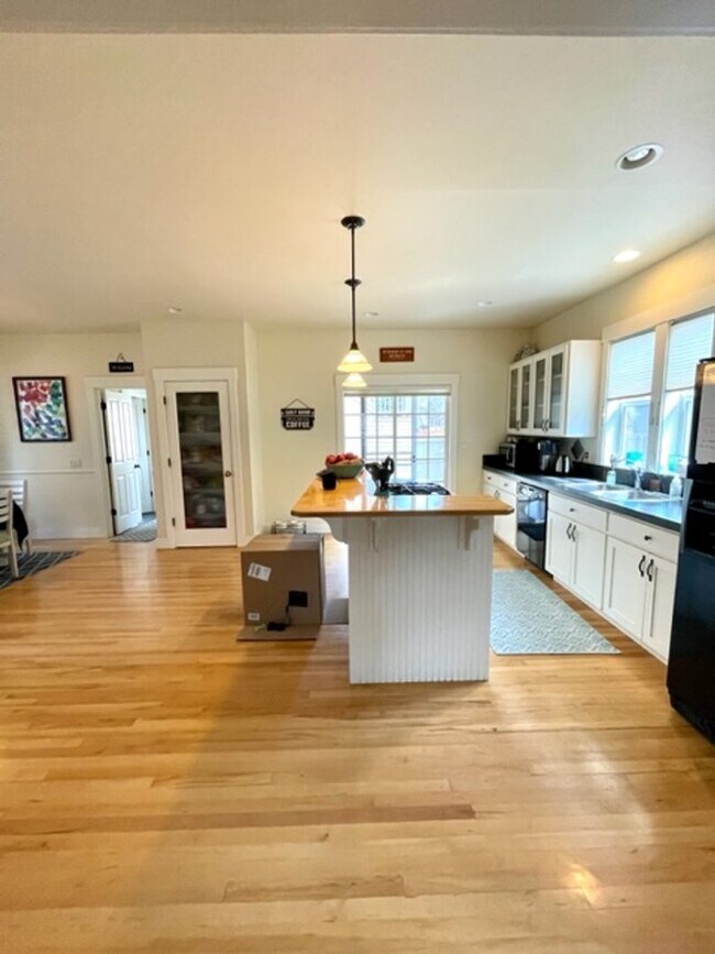 Photo - 1690 N W Lepage Pl Unidad #1