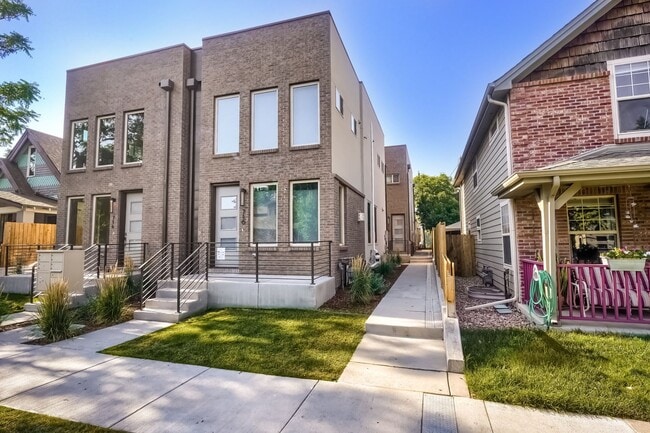 Building Photo - 712 W 1st Ave