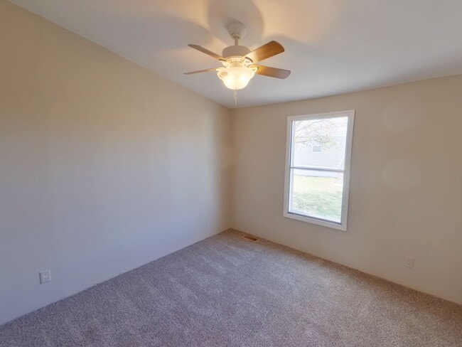 Photo - 2320 E MacArthur Rd