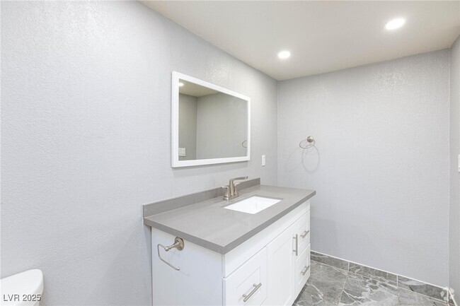 Building Photo - 8101 W Flamingo Rd Unit 1070 Rental