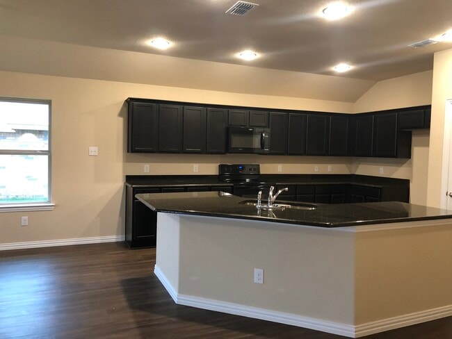 Photo - 530 Meadowlake Dr