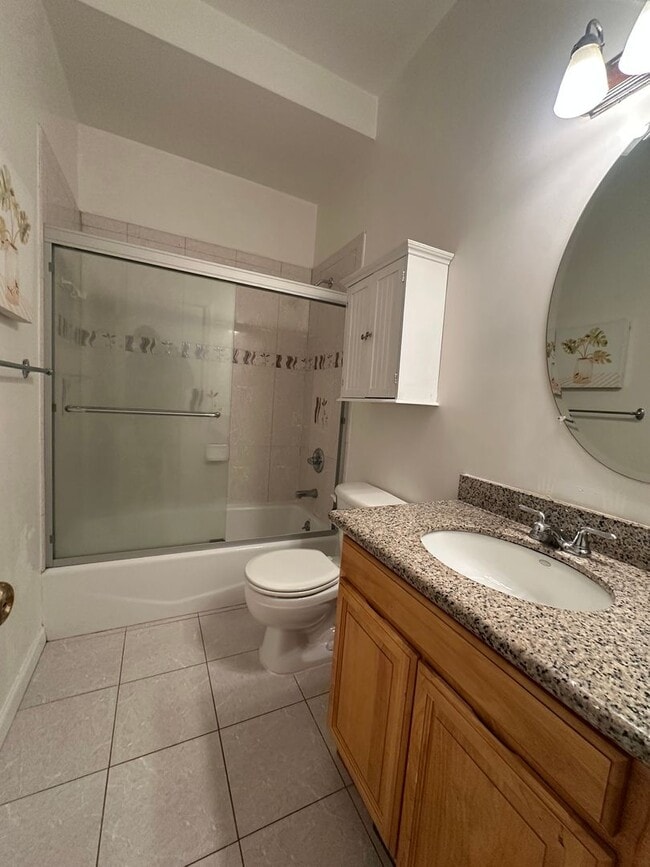 Building Photo - NML222 (222-12th) Unit 222