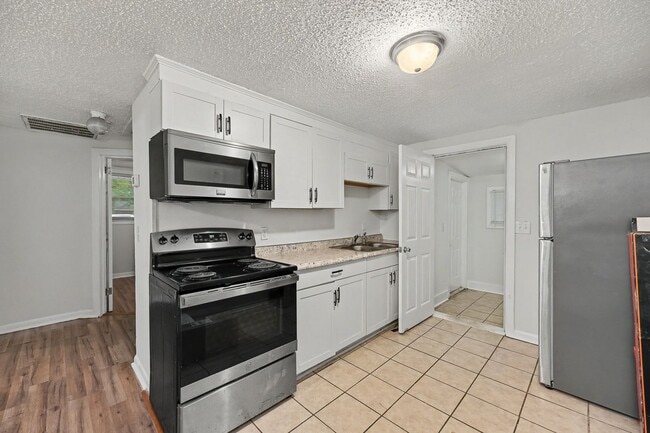 Photo - Comfortable 2BR / 1BA Home in Convenient North Charleston Location