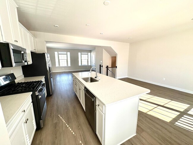 Photo - 856 New Castle Landing Dr