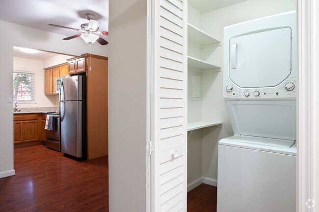 1BR, 1BA - 750 SqFt - Sun Valley