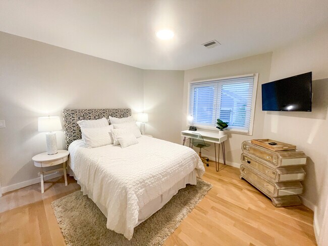 Photo - 75 Thorndike St Unit 2