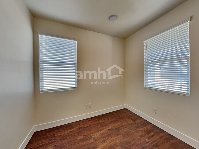Photo - 1354 E Ludlow St
