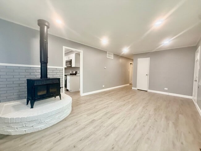 Photo - 450 Tomahawk St