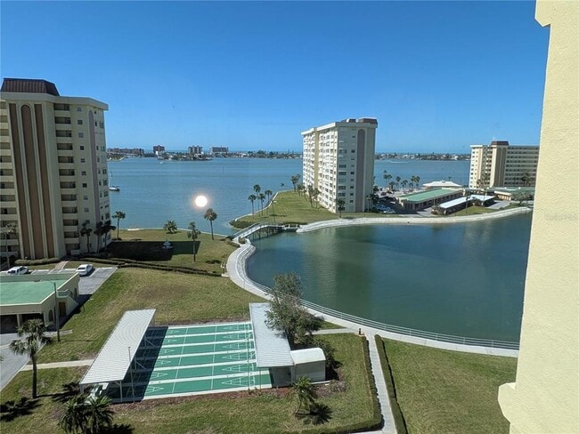 Building Photo - 4575 Cove Cir Unit 904