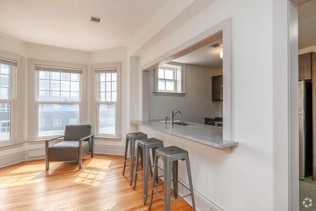 Interior Photo - 900 East Fayette Group, LLC Rental