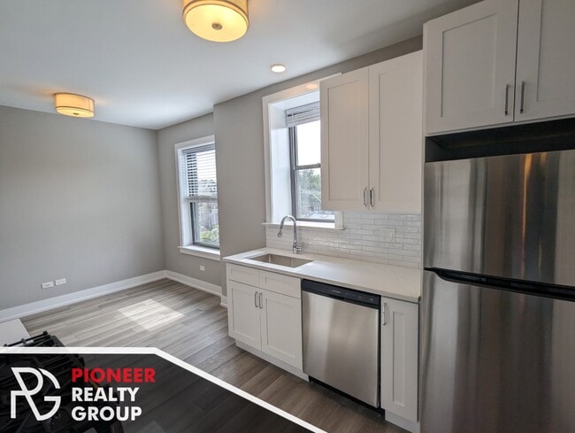 Photo - 3943 N Janssen Ave Unit 2