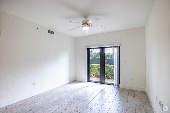 3BD, 2BA - 1,180SF - Living Room - Woodland Grove