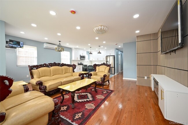 Photo - 198-19 118th Ave