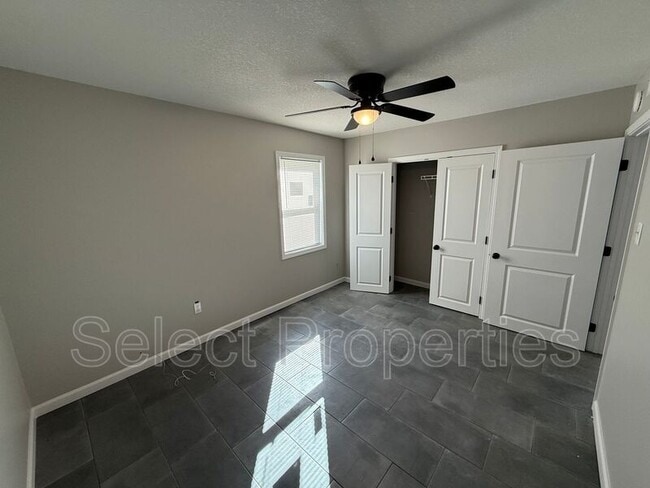 Photo - 2215 Hurst Ln